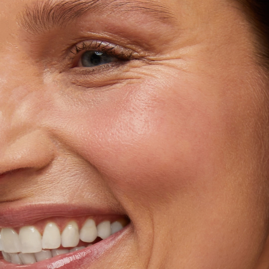 Close up of smiling woman
